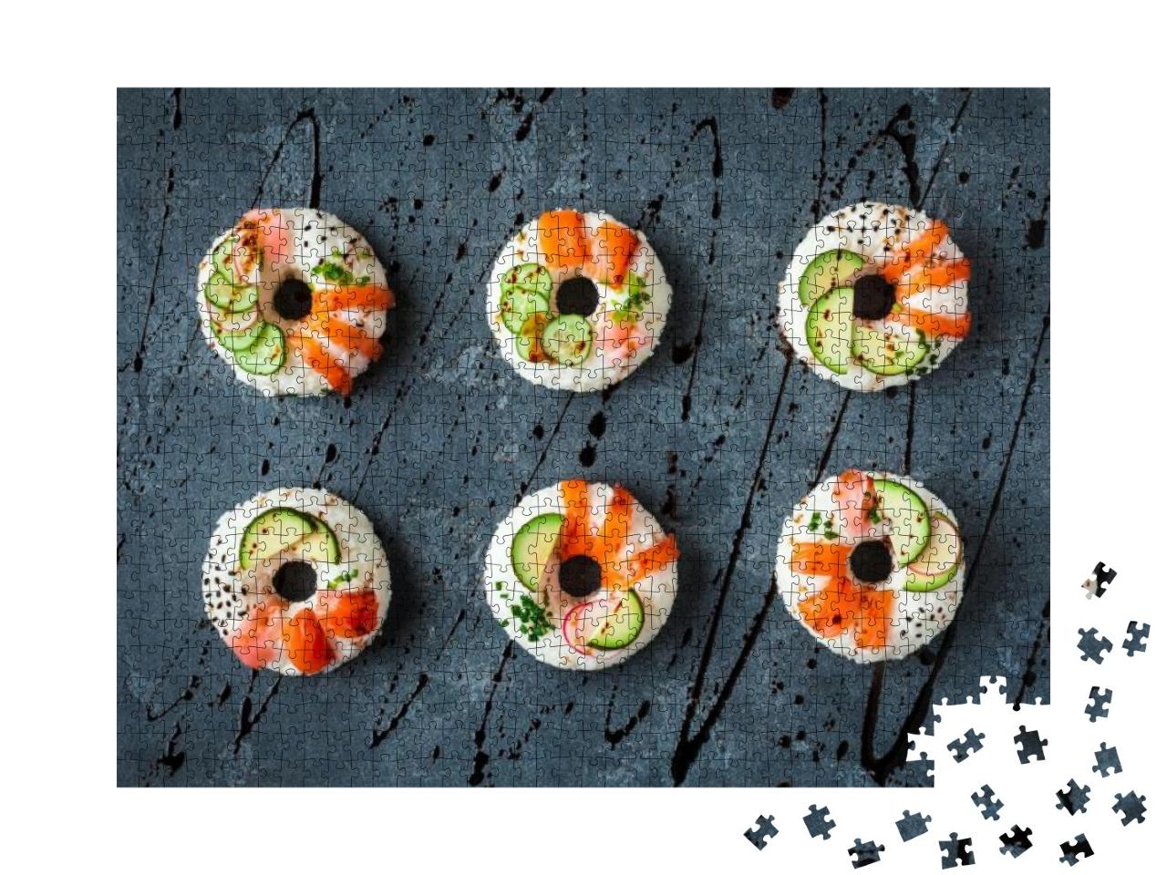 Puzzle 1000 Teile „Sushi-Donuts auf schwarzem Untergrund, Sushi-Trend, kreatives Essen“