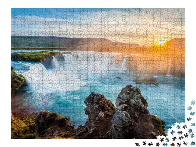 Puzzle 2000 Teile „Godafoss-Wasserfall im Sonnenuntergang, Island“