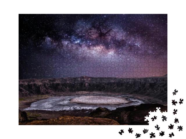 Puzzle 1000 Teile „Milchstraße über dem Al Wahbah Krater in Saudi Arabien“