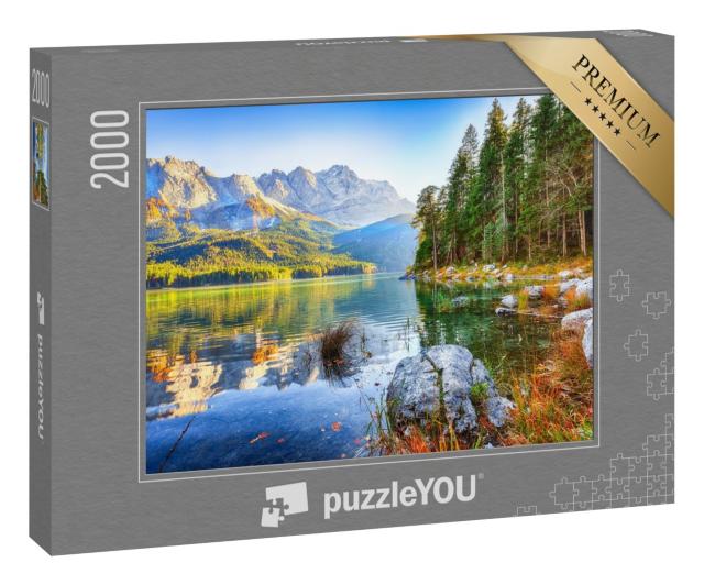 Puzzle 2000 Teile „Eibsee vor dem Gipfel der Zugspitze im Herbstlist, Bayern, Deutschland“