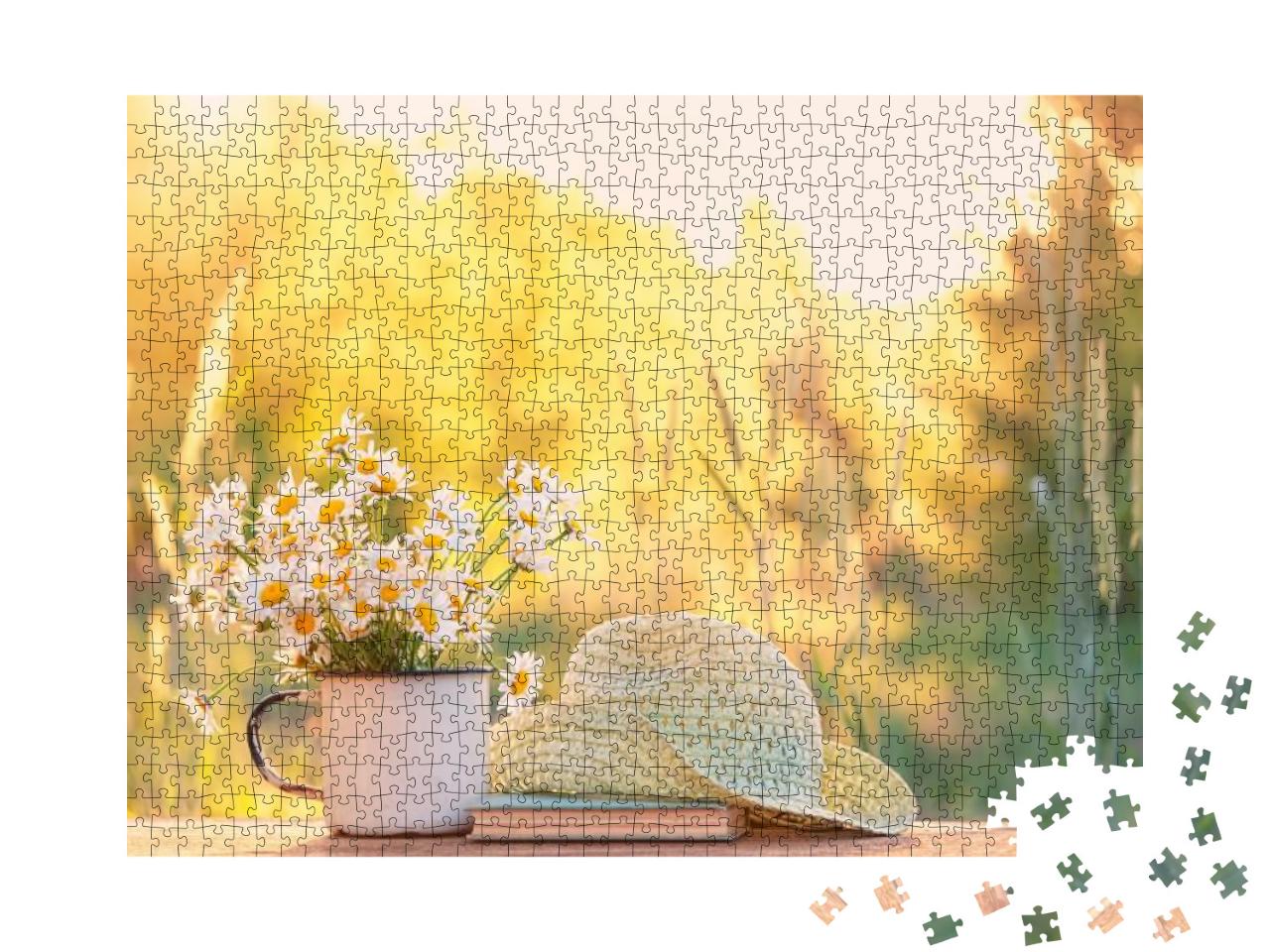 Puzzle 1000 Teile „Ländlicher Charme: Gänseblümchenstrauß neben Buch und Strohhut“