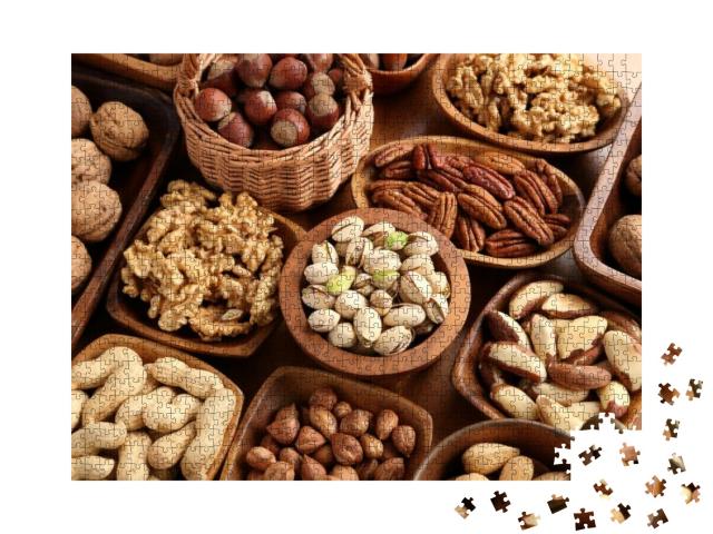Puzzle 1000 Teile „Superfoods: Verschiedene Sorten von Nüssen in Holzschalen“