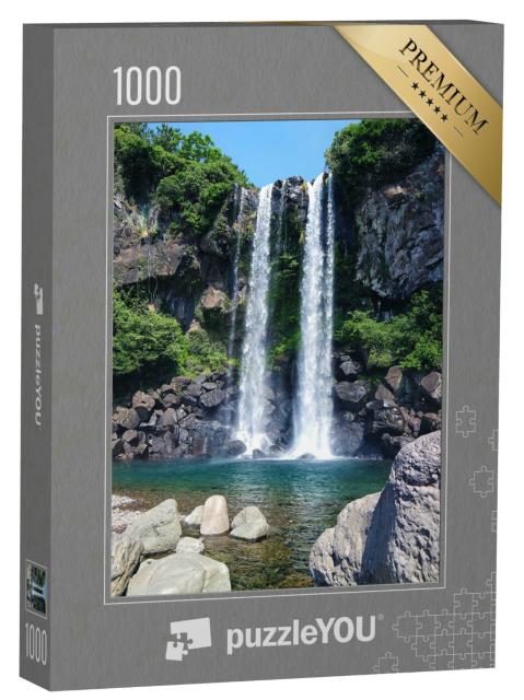 Puzzle 1000 Teile „Schöner Panoramablick auf den Jeongbang-Wasserfall und das blaue Wasser, Südkorea“