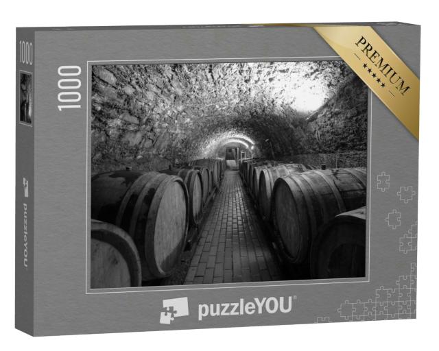 Puzzle 1000 Teile „Schwarzweiß-Aufnahme: Weinfässer in einem Weinkeller, Lagerung“