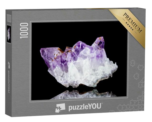 Puzzle 1000 Teile „Rohes Amethystmineral vor schwarzem Hintergrund, Mineralogie“