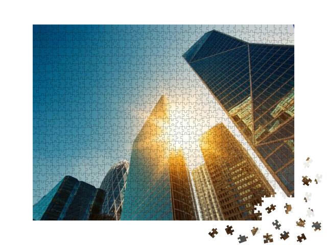 Puzzle 1000 Teile „La Defense, Geschäftsviertel in Paris: Wolkenkratzer im Sonnenaufgang“