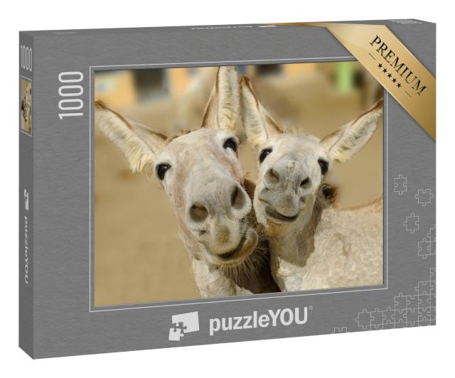 Puzzle 1000 Teile „Zwei cremefarbene Esel posieren mit einem glücklichen Lächeln“
