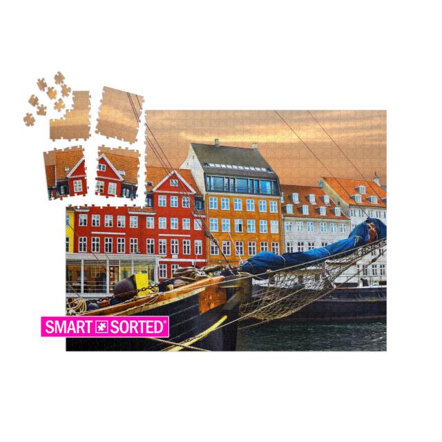 SMART SORTED® | Puzzle 1000 Teile „Yachten und farbige Häuser an der Strandpromenade in Nyhavn“