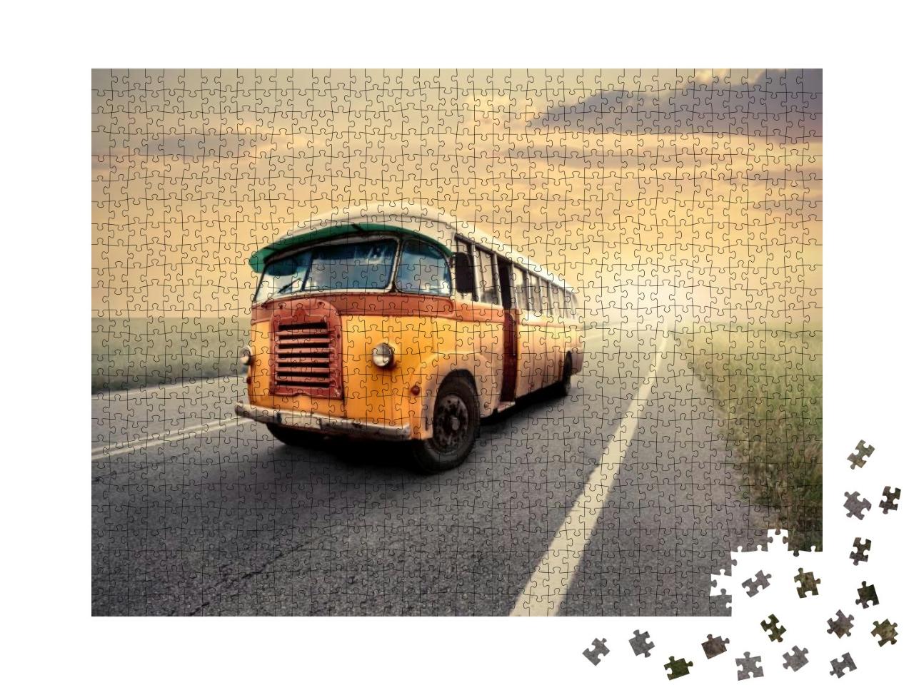 Puzzle 1000 Teile „Oldtimer-Van auf einer Landstraße, bewölkter Himmel“