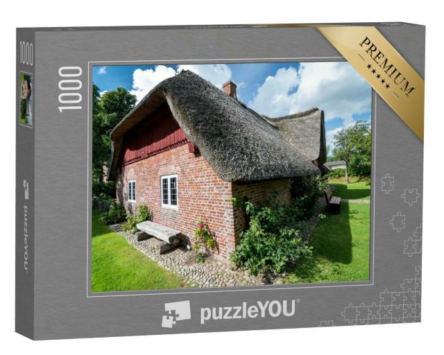 Puzzle 1000 Teile „Traditionelles Bauernhaus mit Reetdach in Norddeutschland“