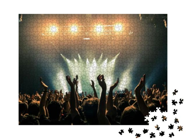 Puzzle 1000 Teile „Konzertbesucher bei einem Konzert, Silhouetten“