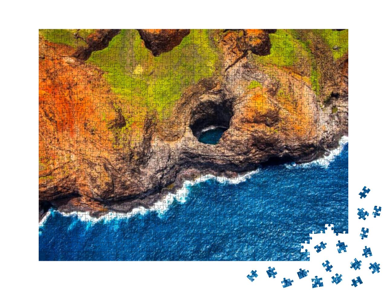 Puzzle 1000 Teile „Luftaufnahme der Na-Pali-Küste mit offener Höhle aus dem Hubschrauber, Kauai, Hawaii“