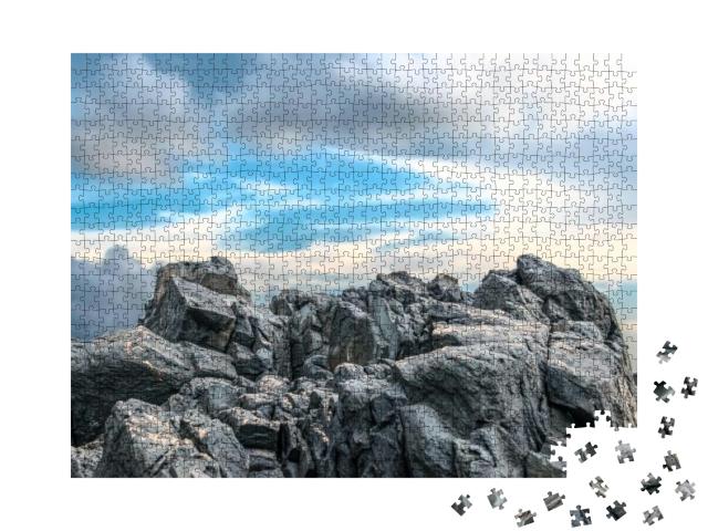 Puzzle 1000 Teile „Gewachsen in Jahrhunderten: Felsen des Westghats-Gebirges, Indien“