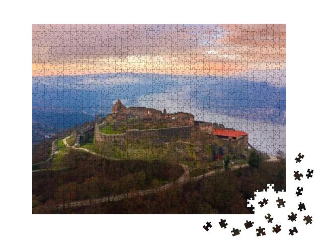 Puzzle 1000 Teile „Burg von Visegrad an einem stimmungsvollen Wintermorgen, Visegrad, Ungarn“