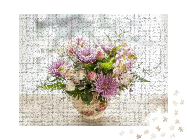 Puzzle 1000 Teile „Blumenstrauß aus bunten Blumen in kleiner Vase“