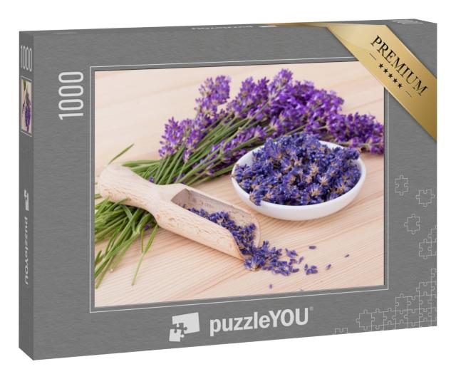 Puzzle 1000 Teile „Porzellanschale mit getrockneten Lavendelblüten und Lavendelbouquet“