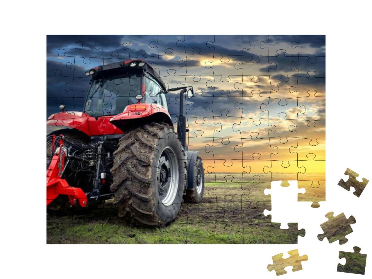 Puzzle 100 Teile „Traktor bei Sonnenuntergang, moderner Traktor in Großaufnahme“