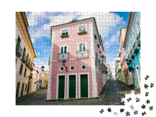Puzzle 1000 Teile „Kopfsteinpflasterstraßen mit bunter Kolonialarchitektur, Salvador, Brasilien“