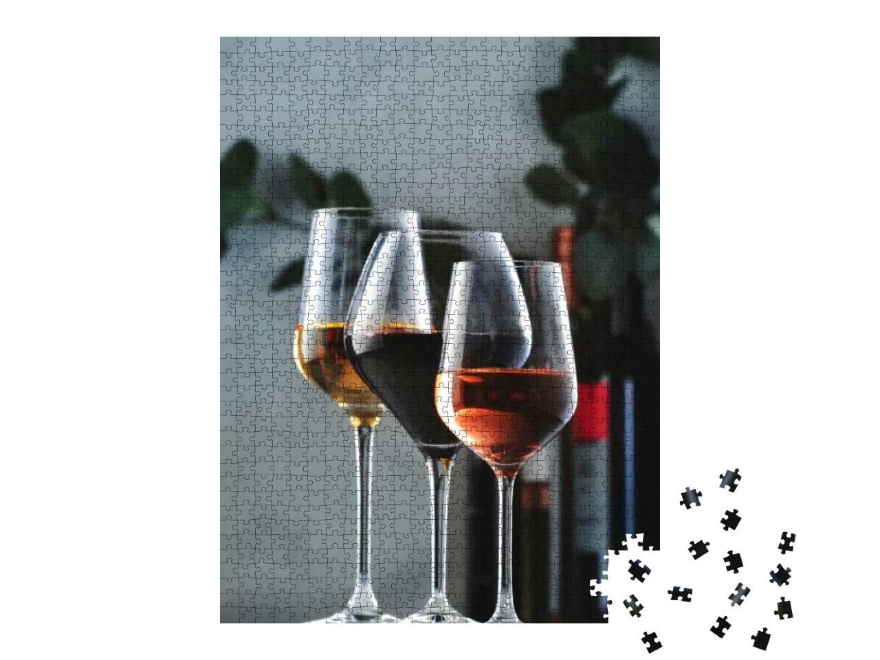 Puzzle 1000 Teile „Sortiment von Weinen: Rot-, Weiß- und Roséwein in Weingläsern und Flaschen“