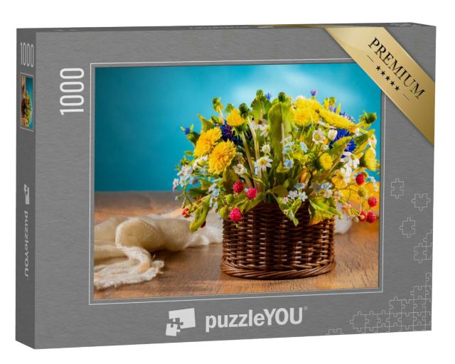 Puzzle 1000 Teile „Korb mit Wildblumen auf blauem Hintergrund“