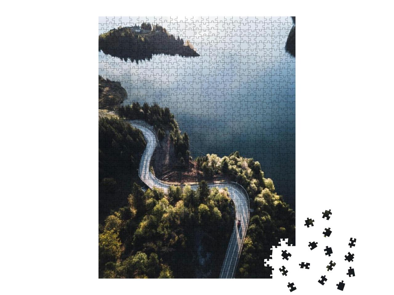 Puzzle 1000 Teile „Luftaufnahme der kurvenreichen Straße mit blauem See, Colibita, Rumänien“