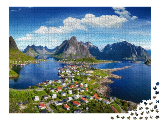 Puzzle 2000 Teile „Dorf Reine unter einem sonnigen, blauen Himmel, Lofoten, Norwegen“