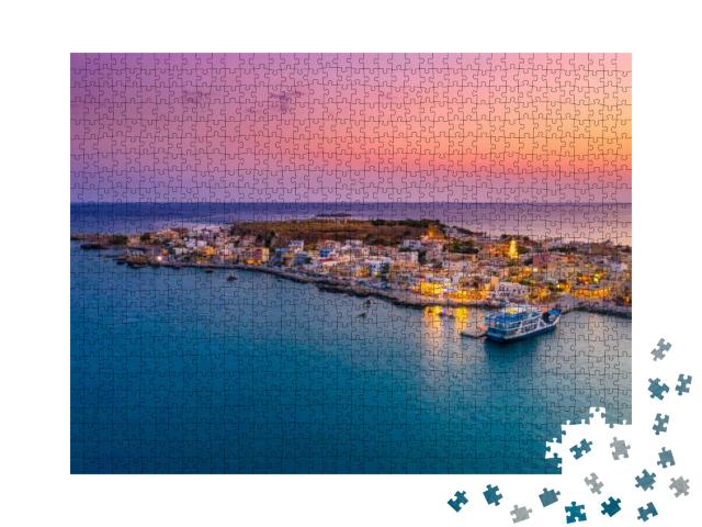 Puzzle 1000 Teile „Ansicht des traditionellen Dorfes Paleochora bei Sonnenuntergang, Chania, Kreta“