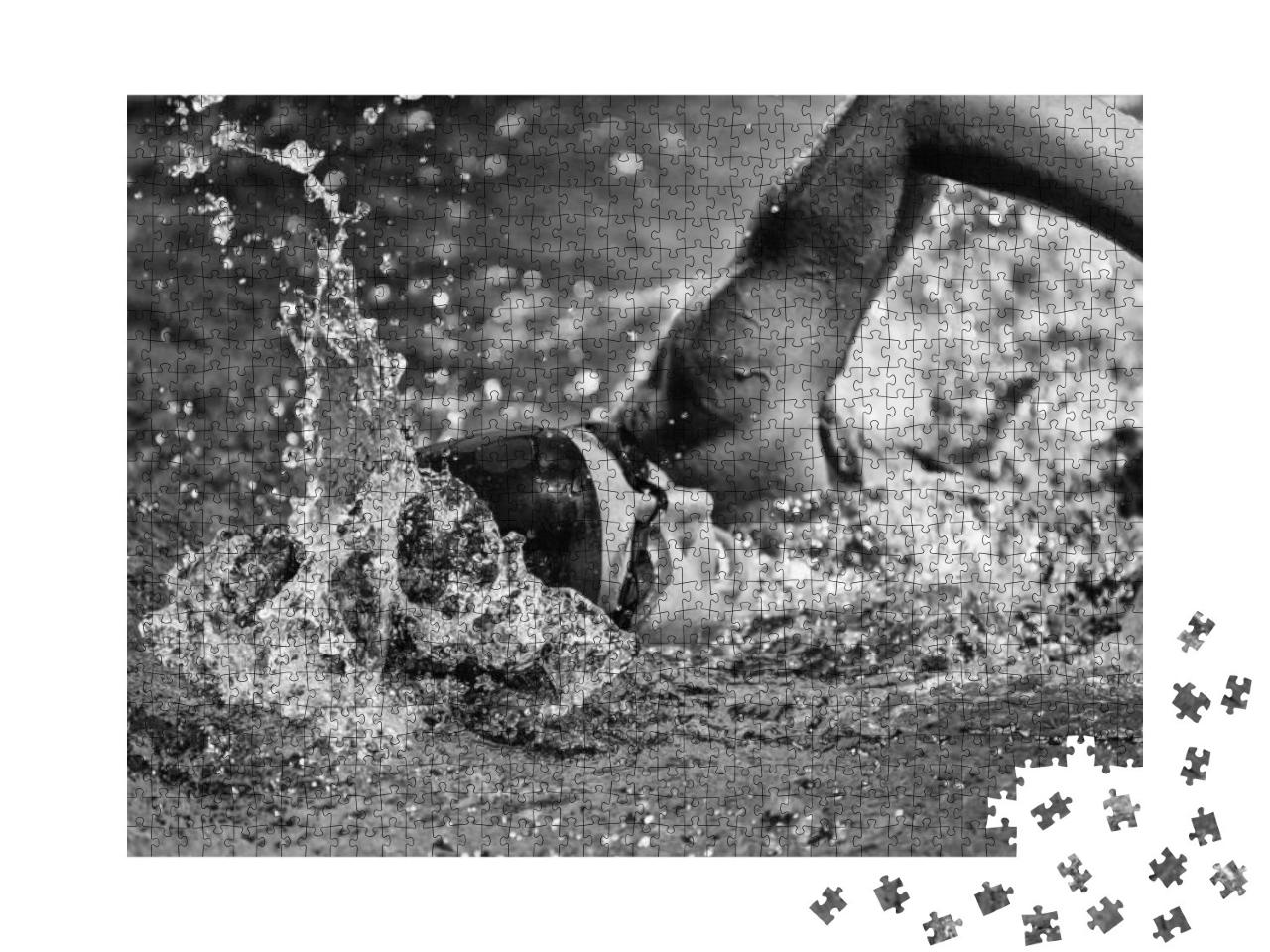 Puzzle 1000 Teile „Schnelles Schwimmen - Wasser in Bewegung, schwarz-weiß“