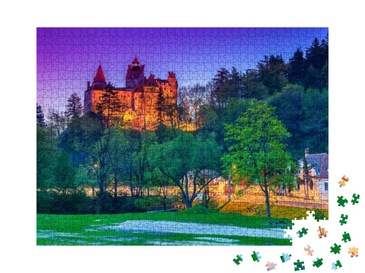 Puzzle 1000 Teile „Schloss Bran mit atemberaubenden Lichtern am Abend, Siebenbürgen, Rumänien“