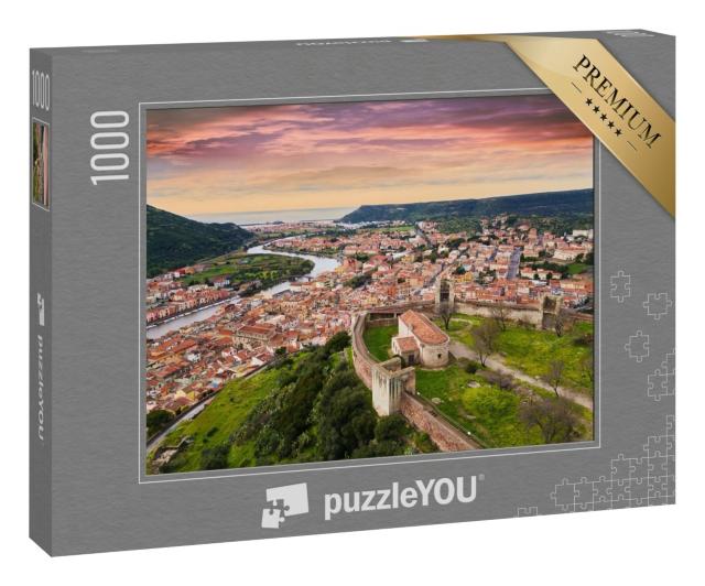 Puzzle 1000 Teile „Landschaftsblick von der Burg auf das Zentrum von Bosa, Sardinien, Italien“