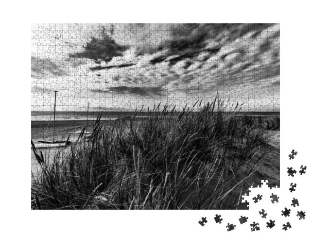 Puzzle 1000 Teile „Strand von Borkum, Deutschland, schwarz-weiß“