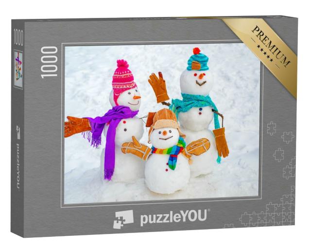 Puzzle 1000 Teile „Frohe Weihnachten: glückliche Schneemann-Familie mit bunten Schals“