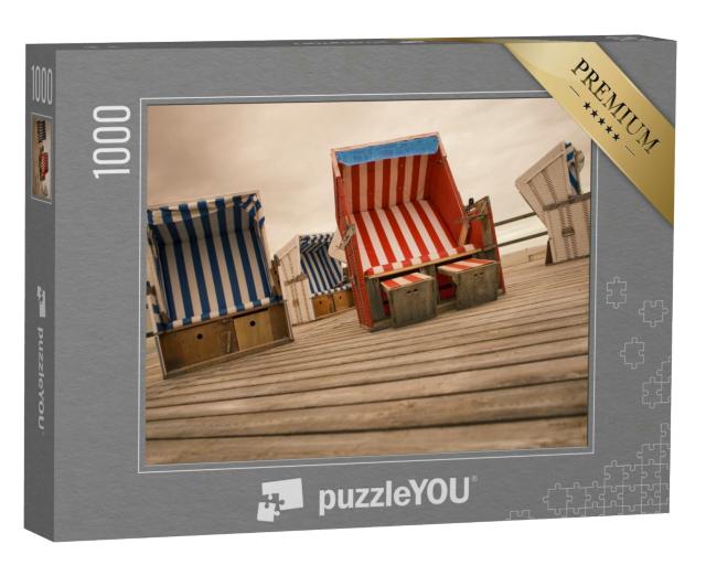 Puzzle 1000 Teile „Strandkörbe auf einem Podest aus Holz, am Strand von Sankt Peter Ording, Nordsee“