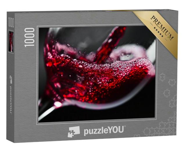 Puzzle 1000 Teile „Rotwein im Weinglas vor schwarzem Hintergrund“