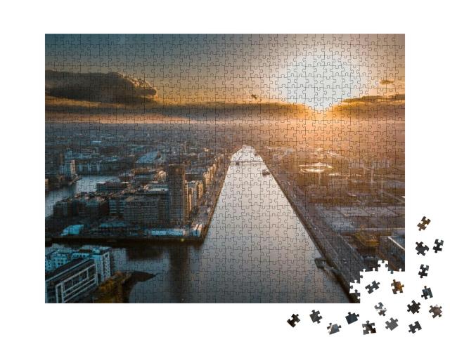 Puzzle 1000 Teile „Sonnenuntergang über Dublin am Fluss Liffey“