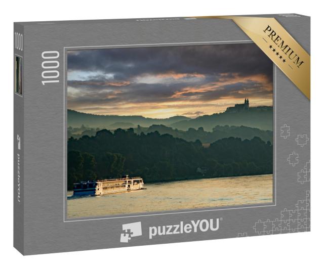 Puzzle 1000 Teile „Flusskreuzfahrtschiff auf der Donau bei Sonnenuntergang, Melk, Niederösterreich“