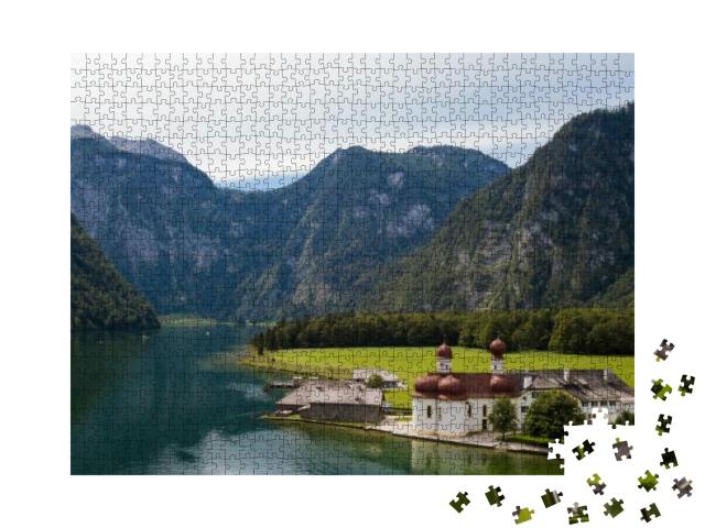 Puzzle 1000 Teile „Herrlicher Blick auf die St. Bartholomäus-Kirche mit Watzmann und Zugspitze“