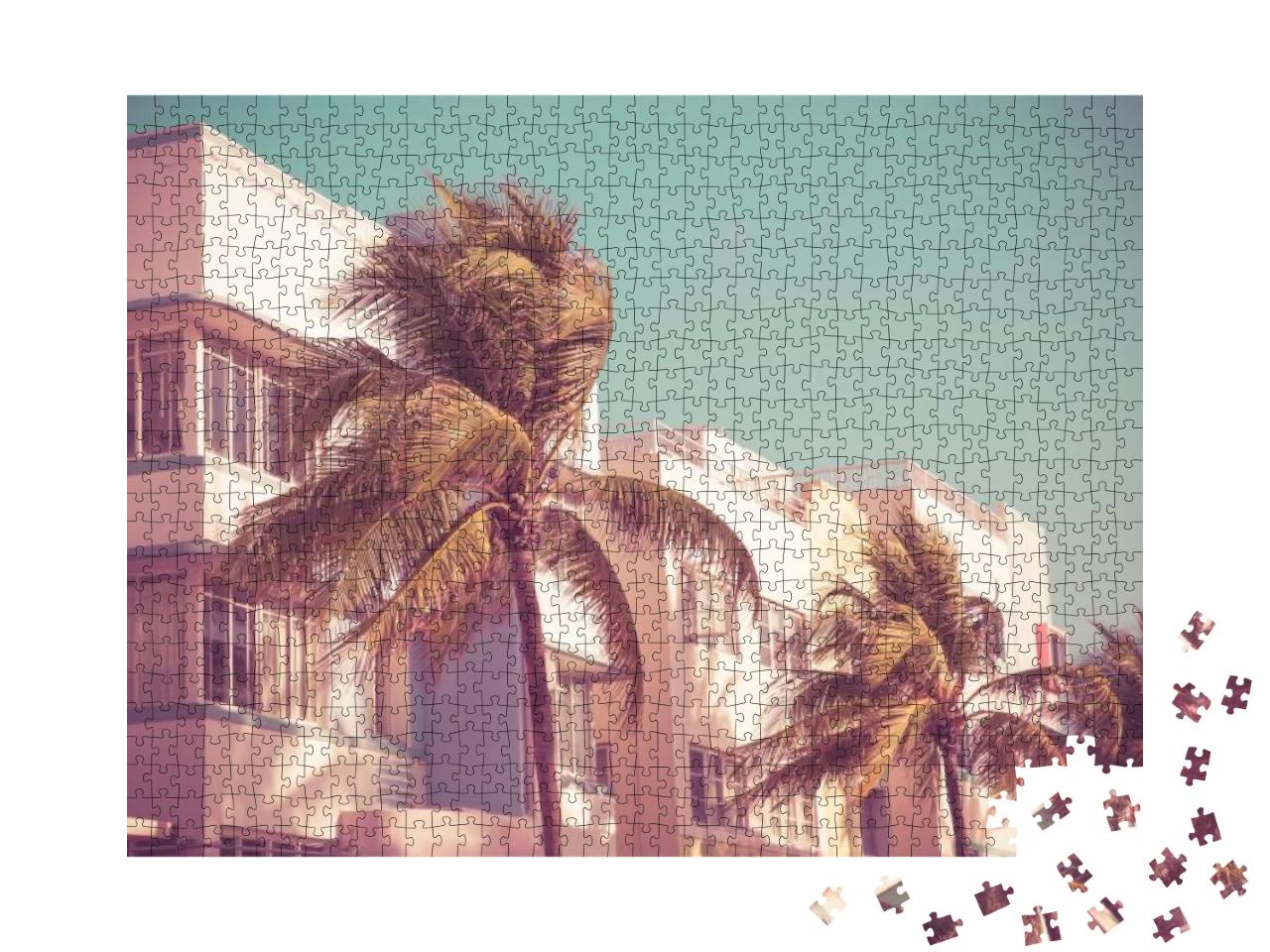 Puzzle 1000 Teile „Vintage-Bild: Palmen und typische Retro-Stil-Gebäude von South Beach Miami, Florida“