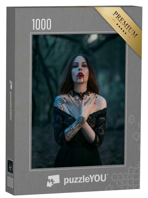 Puzzle 1000 Teile „Vampirfrau mit scharfen Reißzähnen, Blutstropfen auf roten Lippen“