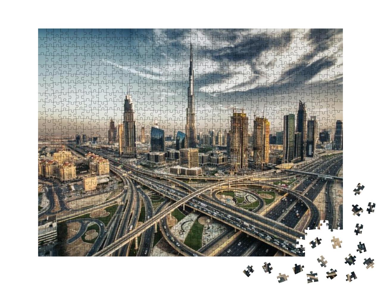 Puzzle 1000 Teile „Skyline von Dubai mit der Stadt in der Nähe der verkehrsreichsten Schnellstraße“