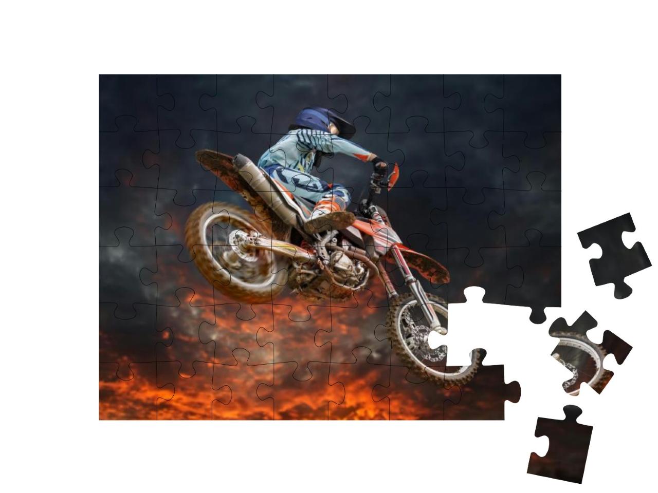 Puzzle 48 Teile „Motocross-Stunt unter glühendem Abendhimmel“