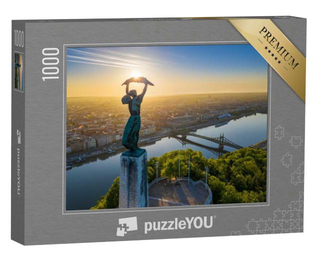 Puzzle 1000 Teile „Ungarische Freiheitsstatue und Freiheitsbrücke im Sonnenaufgang“